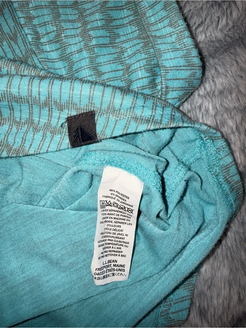 L.L. Bean Women's Teal Patterned Short-Sleeve V-Neck Top